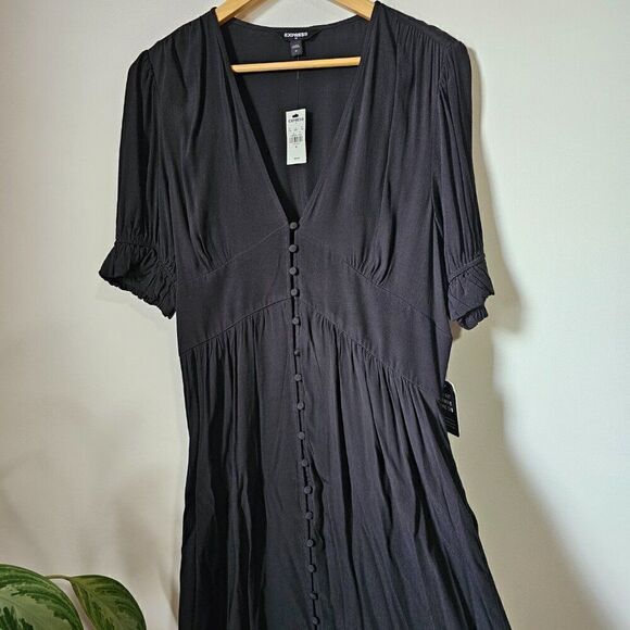 NWT EXPRESS BLACK ROMANTIC MAXI DRESS BUTTON DOWN PLUNGE NECK SIZE M - Picture 3 of 16